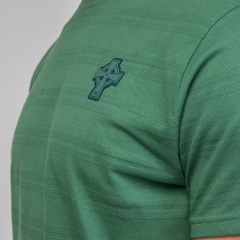 T-Shirt mit keltischem Kreuz