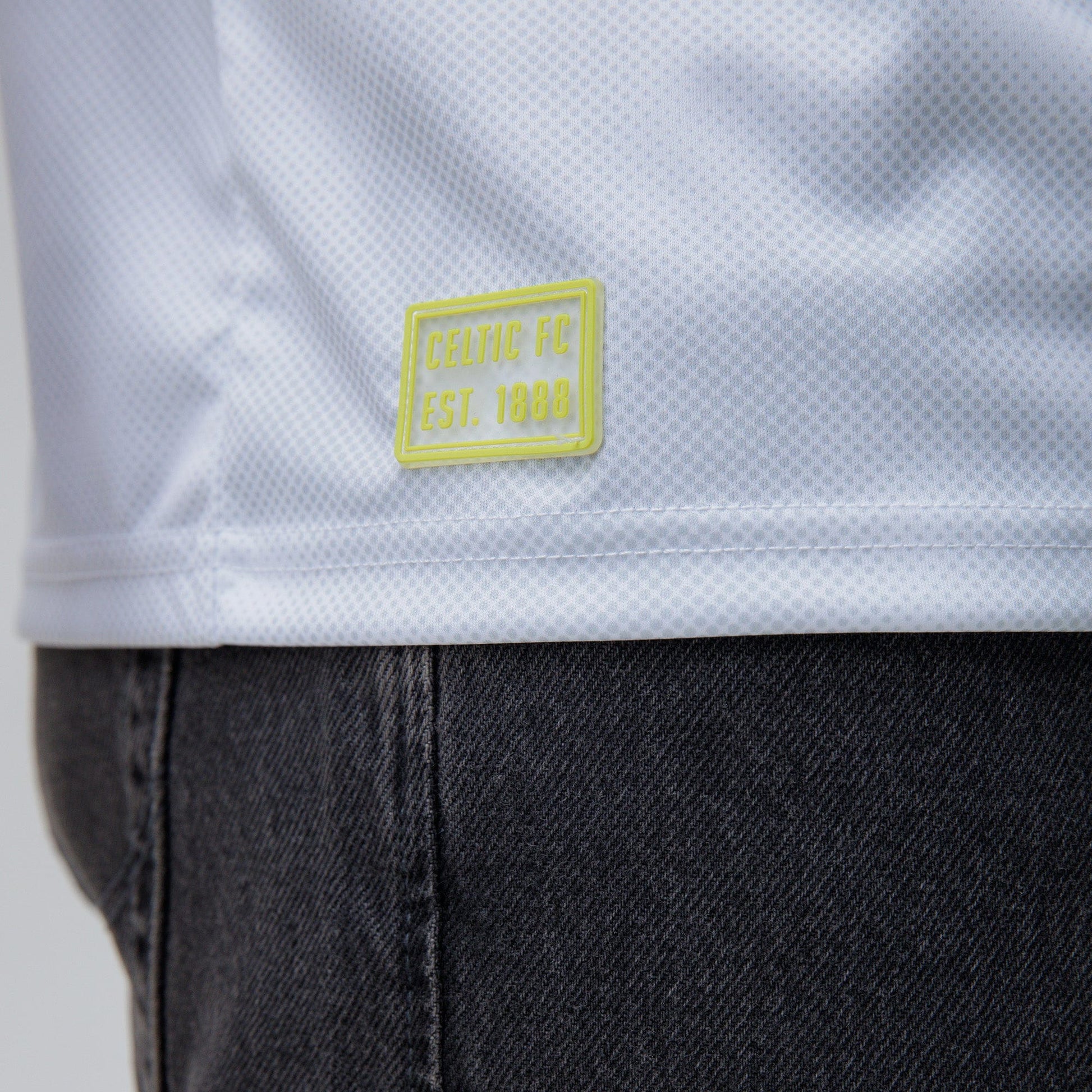 Celtic Crest Men's Dot Print White T-Shirt